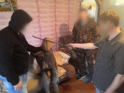 В Козульском районе местный житель обвиняется в умышленном причинении тяжкого вреда здоровью приятелю, повлекшем по неосторожности его смерть, на почве ревности