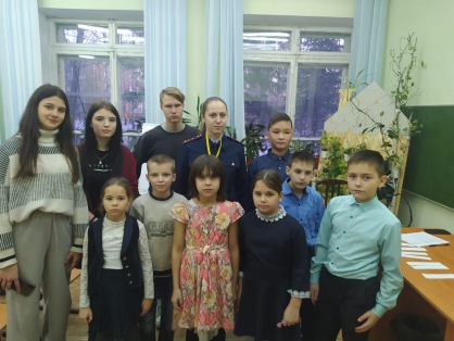 В Лесосибирске следователи провели правовое занятие с подопечными в подшефном детском доме, посвящённое Всемирному дню ребёнка    